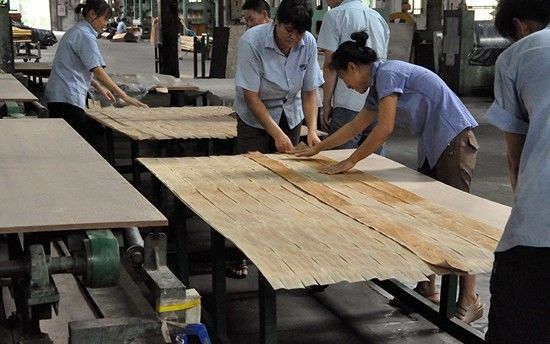 High-End Custom Recon Kayu Veneer Kayu Berwarna Cw-X3988 Berbutir Langsung Untuk Ukuran Normal 2500*640mm Untuk Penutup Dinding