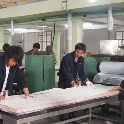 Teknik Pengerjaan Kayu Veneer Padouk Segitiga Segitiga Segitiga Teknik Ketebalan 0,5mm Untuk Wajah Kabinet