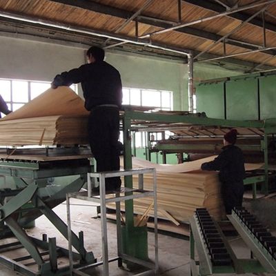 Berasap Sapele Pommele Insinyur Oak Veneer Ketebalan 0.18-0.6mm Untuk Panel Dinding
