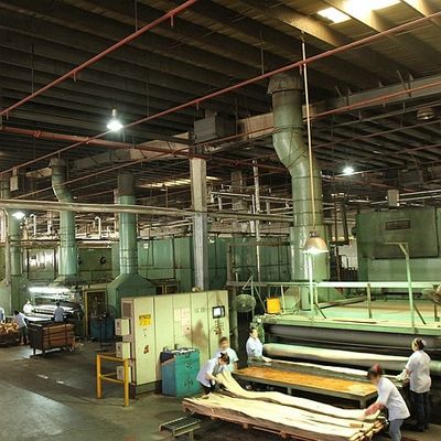 Dekorasi Veneer Kayu Jati Alami Flat Cut Crown Grain 2050-3200mm Panjang