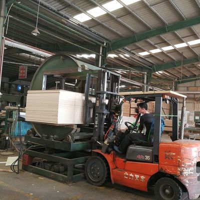Fancy Bicolor Tulip Plywood Berbasis MDF / Chipboard / Papan Partikel Untuk Panel Furnitur