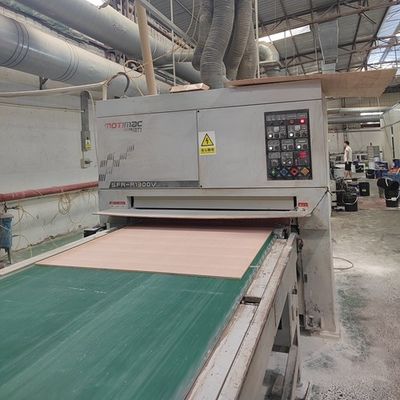 Interior Door Faced Natural Bicolor Tulip Wood Veneer Lurus Grain 2440 / 2745mm