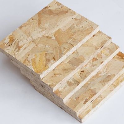 Oriented Strand Board OSB2 Tiga Lapisan Dengan Radiata Pine 2745mm Panjang Untuk Load Bearing Panel
