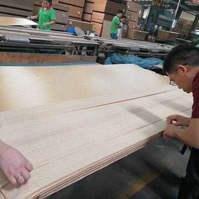 Perak Sapele Pommele Insinyur Kayu Veneer Disesuaikan Untuk Wajah Kabinet