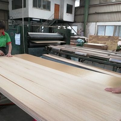 Desain Baru Lembar Veneer Kayu Oak Cina Rancang NCO-L891N/L268N 0.3mm Fleeced Back Untuk Wajah Kabinet