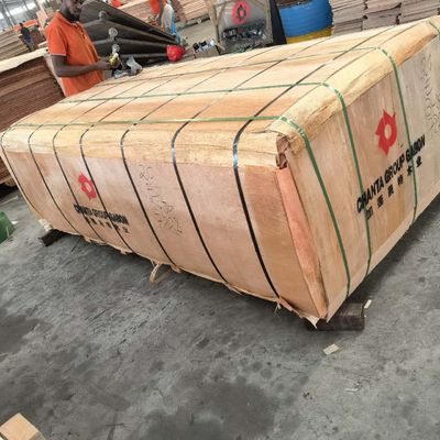 2440*1220 Seluruh bagian Gabon Okume veneer kayu 0,2mm - 0,4mm Untuk Fancy Panel Pabrik